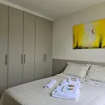 Apartamento Riocentro, Globo E Record Tv